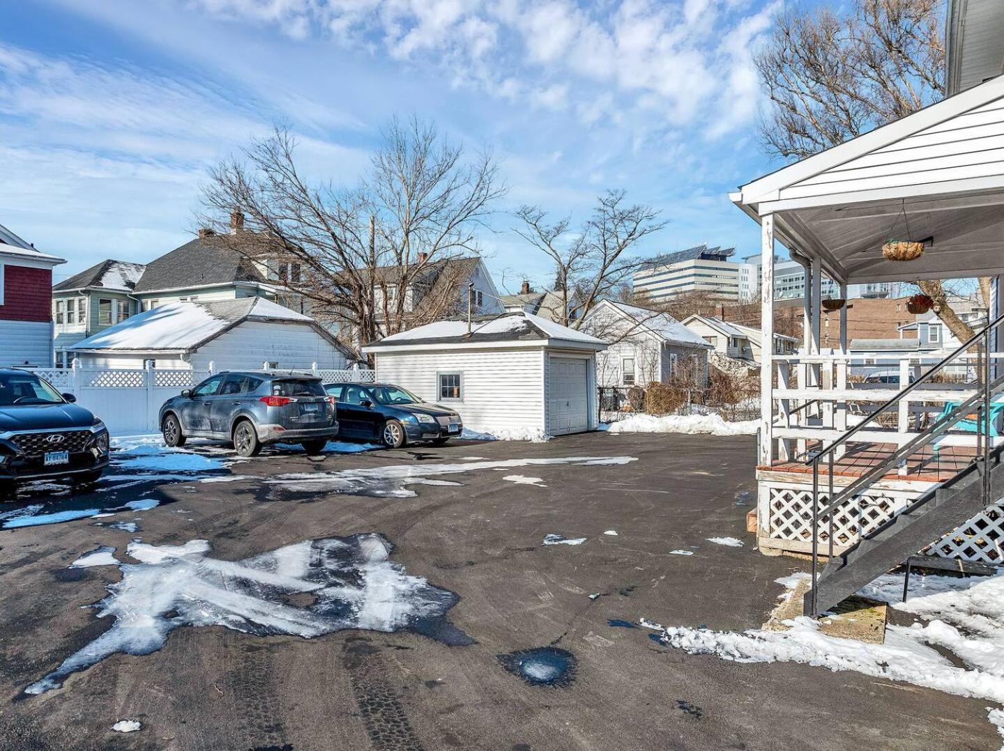 Welcome To Hat City Danbury, A Suburban Retreat Exterior photo